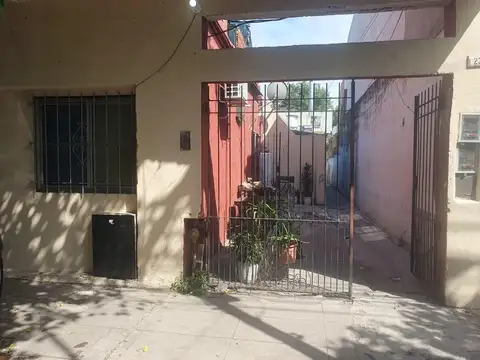 PH 2 ambientes y medio con patio y terraza, sin expensas a refaccionar