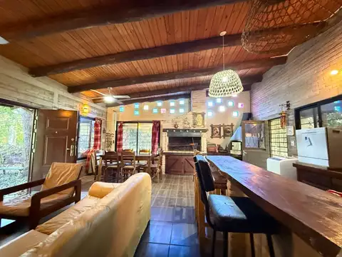 SE VENDE CASA 2 DORMITORIOS, BARBACOA GUAZUVIRA