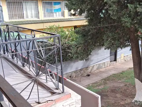 Casa + 2 Locales en V. Celina.  calle Pintos 2600