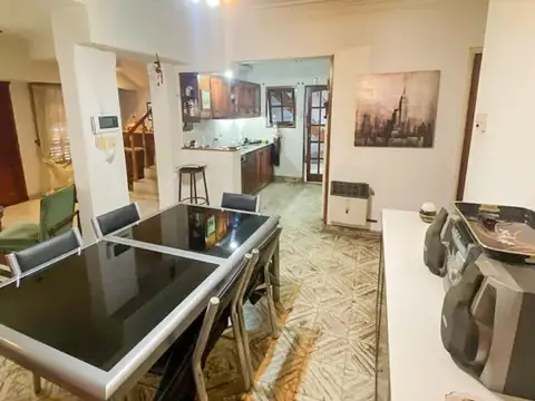 Casa 7 ambientes con 3 baños