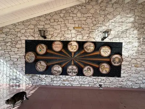 Casa en Alquiler con 2 cocheras