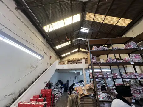 Casa en Venta con 4 cocheras