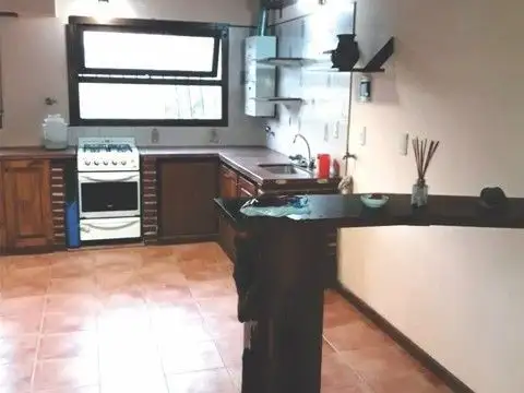 VENTA PROPIEDAD EN BLOCK LOCAL COMERCIAL EN ESQUINA Y CASA 2 AMBIENTES CON PATIO