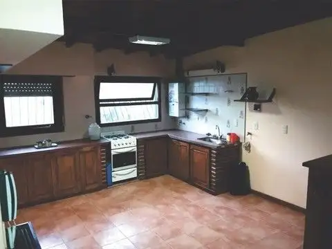 Casa 2 ambientes con 1 baño