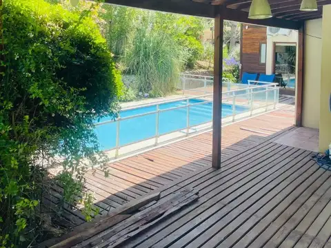 Casa en Venta con 2 cocheras
