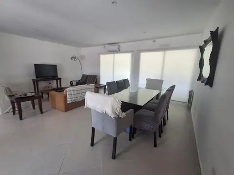 Casa 4 ambientes con 3 baños