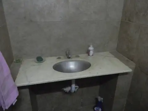 Casa con pileta y quincho en Los Polvorines