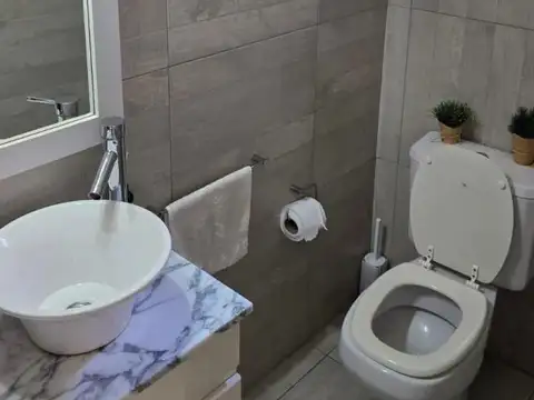 Excelente casa en el Bajo de San Isidro, impeca ble con pileta climatizada 