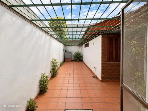 CASA EN VENTA GONNET - 3 DORMITORIOS