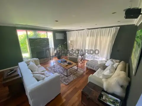 Casa en Venta con 1 cochera