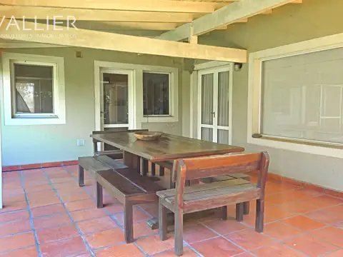 Casa 6 ambientes con 4 baños