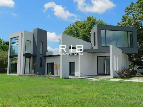 Propiedad Moderna al Golf sobre 1700 m2