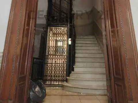 Departamento 12 ambientes con 5 baños