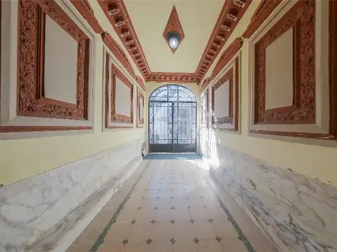 Residencia con Elegancia Edilicia en zona Estratégica...