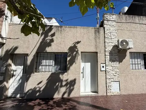 CASA EN BARRIO SARGENTO CABRAL