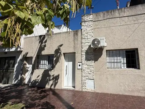 Casa 5 ambientes con 1 baño