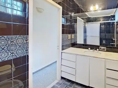 Casa 5 ambientes con 2 baños