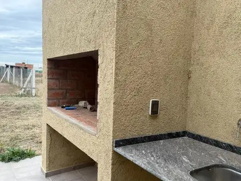 Casa 3 ambientes con 1 baño