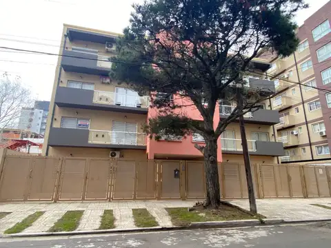 MODERNO DEPARTAMENTO DOS AMBIENTES A METROS DEL MAR Y LA PEATONAL