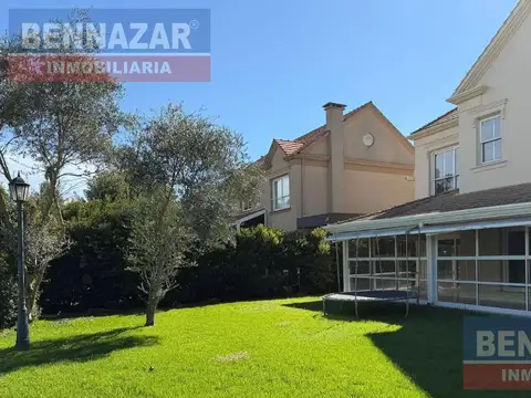 Casa 4 ambientes con 4 baños