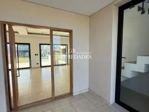 Casa en Venta en Pilar Del Este - Santa Elisa, USD 239.000