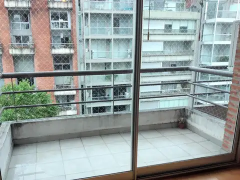 Espectacular y amplio monoambiente al frente! todo luz!