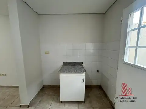 Depto Tipo Casa en Alquiler con 1 cocheras