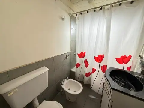 Casa en Alquiler con 2 cocheras