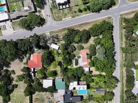Terreno en venta de 1811m2 ideal para destino comercial en Funes City
