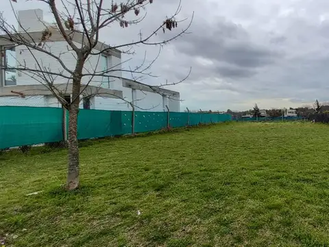 478 e/ 134 y 135 J. Gorina - La Plata-864m2