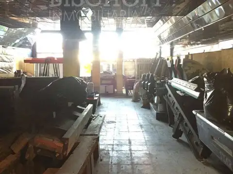 AMPLIO LOCAL COMERCIAL, SOBRE AVENIDA 3 EN ZONA SUR, VILLA GESELL