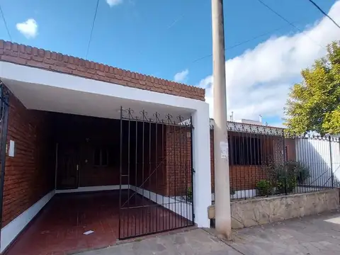 Alquiler de Casa de 3 Dormitorios en Los Mistoles al 200, Salta Capital