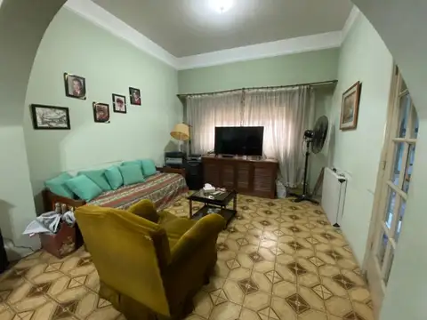 Casa 5 ambientes con 2 baños