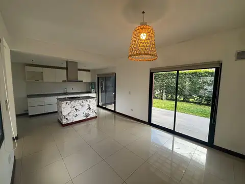 Casa en Alquiler al Este