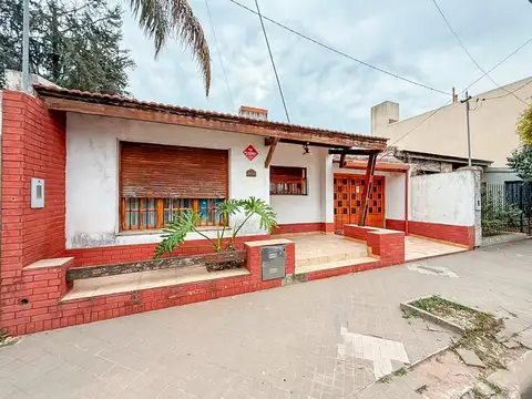 VENTA/ PERMUTA- Casa de 2 dormitorios, jardín y cochera- Cañada de Gómez