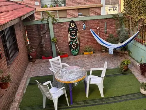 Casa 8 ambientes con 3 baños