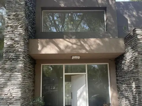 Casa 6 ambientes con 3 baños