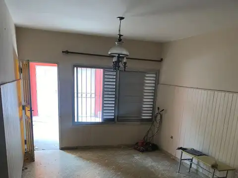 Casa 6 ambientes con 1 baño