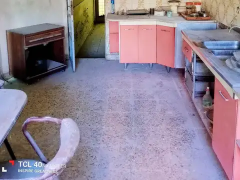 Casa 10 ambientes con 2 baños