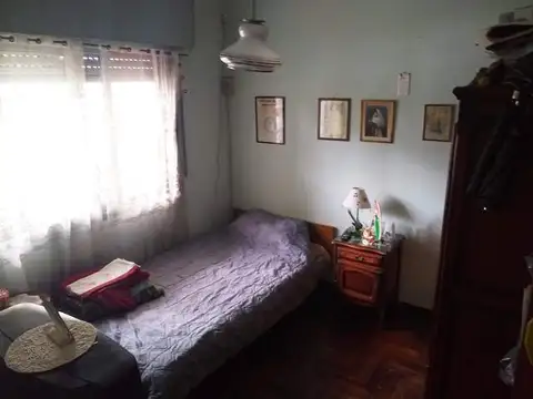 Casa americana de 4 ambientes en Morón.