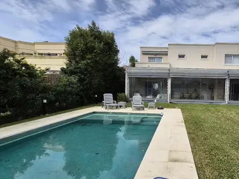 Casa en venta de 5 ambientes en Barrio Santa Guadalupe, Pilar del Este. GBA Norte