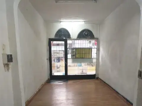 Av Hipolito Yrigoyen 1192