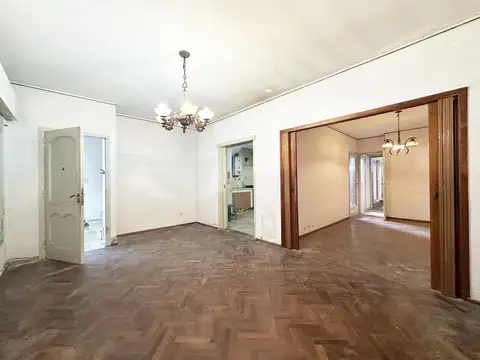 Casa en Venta en el centro de Rosario, 2 dormitorios   comodin, a reciclar