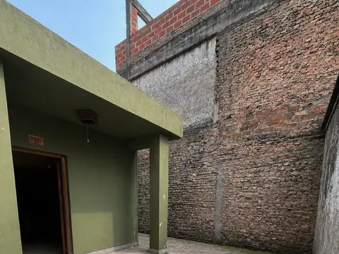 Casa 5 ambientes con 2 baños