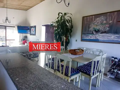 Casa en Venta con 3 cocheras