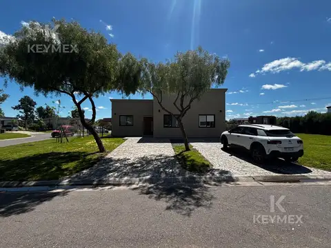 Casa en Venta en Pilar del Este - San Ramiro, USD 165.000
