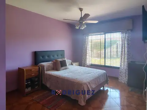 CASA EN LOTE DE 300 M2 CON 6 AMBIENTES