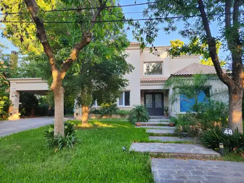 Casa 6 ambientes con 5 baños