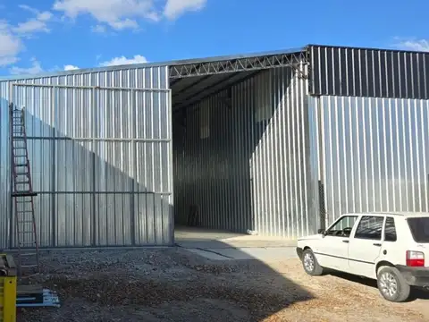 Alquilo Galpón Cipolletti 600m2