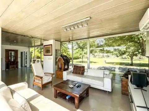 Casa en Venta con 3 cocheras